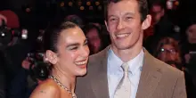 Dua Lipa e Callum Turner a Napoli in viaggio di nozze