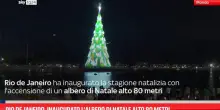 Rio de Janeiro, inaugurato l’albero di Natale alto 80 metri