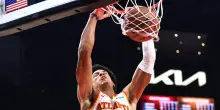 McCollum ruba, Daniels fornisce l'assist e Johnson vola: spettacolo a Atlanta. VIDEO