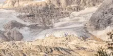 Caldo, il ghiacciaio della Marmolada arretra 200 metri in 2 settimane