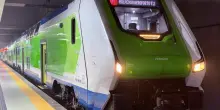 Milano, treno bloccato con 300 passeggeri e senza aria condizionata