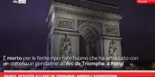 Parigi, attacco all&rsquo;Arc de Triomphe: morto l&rsquo;aggressore