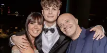 Hilo, figlio di Max Pezzali, ha festeggiato i 18 anni con Gli Anni