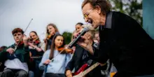 Gli U2 festeggiano 50 anni con live a sorpresa a Dublino. VIDEO