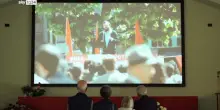 Pollenzo, in migliaia alla camera ardente di Carlin Petrini