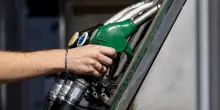 Carburanti, 1,1 mld in pi&ugrave; al mese nonostante price cap. I dati Cgia