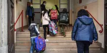 Bambini abusati in classe nel Milanese, arrestato maestro