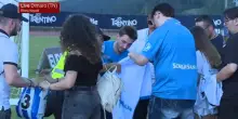 Napoli, foto e firme per Gilmour in ritiro: il video