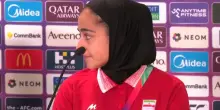 Guerra in Iran, la calciatrice trattiene le lacrime. VIDEO