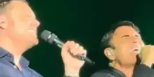Tiziano Ferro in concerto a Napoli duetta con Sal Da Vinci. VIDEO
