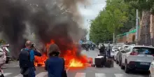 Roma, tensione al Colosseo tra manifestanti e agenti