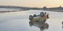 Formentera, auto si ribalta e finisce in un canale: due feriti lievi