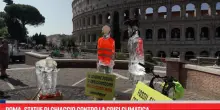 Roma, statue di ghiaccio contro la crisi climatica