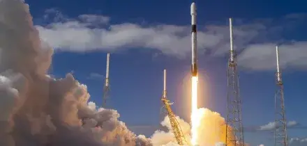 SpaceX sorprende Wall Street: ricavi +92%, Starlink vola