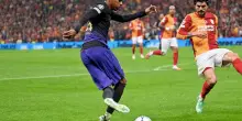 VIDEO. Yamal, la rabona in Galatasaray-Barcellona &egrave; una meraviglia