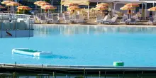 Genova, 11enne risucchiata da bocchettone della piscina: gravissima