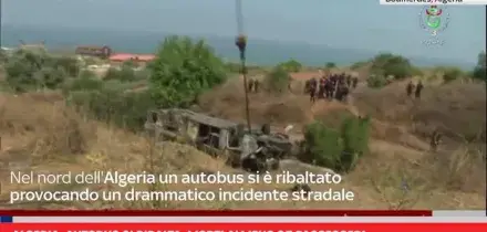 Algeria, autobus si ribalta: morti almeno 25 passeggeri