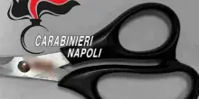 Napoli, accoltella la moglie con le forbici: arrestato 66enne
