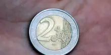 Commissione Europea fissa a 2 euro la tassa su pacchi da Paesi extraUE