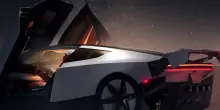 Tesla Roadster 2026, presentata la nuova auto elettrica che 'vola'