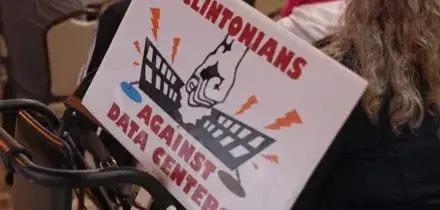 Midterm, una piccola citt&agrave; dell'Iowa contro i data center