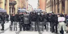 Bologna, scontri al corteo tra polizia e manifestanti