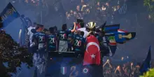 Il viaggio da San Siro al Duomo sul pullman scoperto dell'Inter