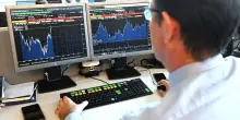 La Cina crolla in borsa, azioni entrano in mercato orso: cosa succede