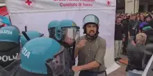 Torino, scontri alle manifestazioni: devastata una libreria