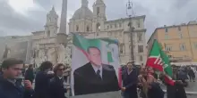 Roma, festa di Forza Italia: lo striscione con Berlusconi