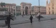 Milano, guerriglia in piazza Duomo: scontri con la polizia