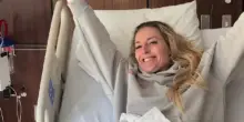 'La mia gamba &egrave; ancora a pezzi': il video del rientro negli USA di Lindsey Vonn
