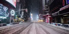 New York paralizzata dalla neve: dichiarato stato di emergenza. FOTO
