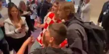 Milan, Modric arrivato in Australia: l'abbraccio dei tifosi