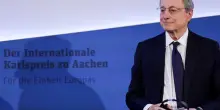 Draghi riceve premio Carlo Magno: 'Pi&ugrave; assertivi con gli Usa'