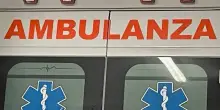 Cede balconcino in abitazione nel Napoletano, quattro feriti