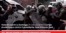 Cile, violenti scontri al corteo studentesco contro Kast