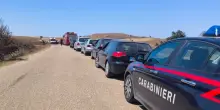 Furgone di braccianti si ribalta nel Foggiano, un morto e 8 feriti