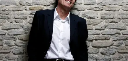 Gianni Morandi in tour: 'C'era un Ragazzo racconta 60 anni di guerre'