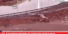 Cile, Alto Hospicio sommersa dal fango dopo giorni di piogge