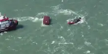 San Francisco, barca affonda: un morto e due dispersi
