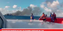 Traghetto partito da Bali in fiamme: evacuati in 130