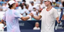 De Minaur vince il derby: Hewitt ko in due set
