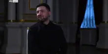 Zelensky al buio durante intervista, blackout dopo gli attacchi russi
