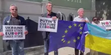 Biennale, flash mob di +Europa davanti al padiglione russo