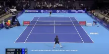 Atp Lione, il solito Moutet: crampi, sceneggiata, vittoria