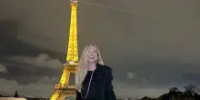 Federica Panicucci compie 59 anni e festeggia il compleanno a Parigi