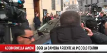 Ornella Vanoni, l'arrivo del feretro alla camera ardente