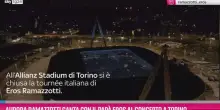 Aurora Ramazzotti canta a sorpresa con il pap&agrave; Eros
