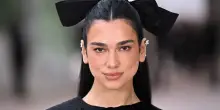 Dua Lipa supera l'esame di spagnolo mentre è impegnata con il tour